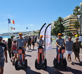 Distribution de parasols avec le street-marketing Mobilboard