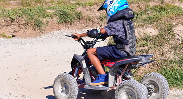 Enfant sur un quad